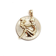 Load image into Gallery viewer, New 14k yellow Gold mother mom and baby newborn Pendant gift fine jewelry 2.4g