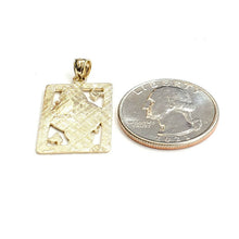 Load image into Gallery viewer, 14k yellow Gold Queen of hearts Pendant playing card gambling fine jewelry 3.6g