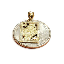 Load image into Gallery viewer, 14k yellow Gold queen of hearts Pendant playing card gambling fine jewelry 1.4g