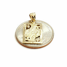 Load image into Gallery viewer, 14k yellow Gold king of hearts Pendant playing card gambling fine jewelry 1.6g