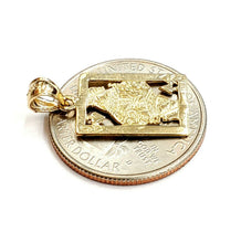 Load image into Gallery viewer, 14k yellow Gold queen of hearts Pendant playing card gambling fine jewelry 1.4g