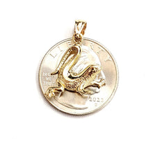 Load image into Gallery viewer, New 14k yellow Gold lizard Pendant animal charm gift fine jewelry 2g
