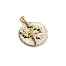 Load image into Gallery viewer, New 14k yellow Gold mother mom and baby newborn Pendant gift fine jewelry 2.4g
