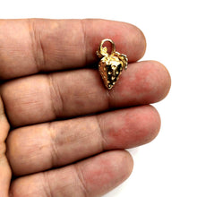Load image into Gallery viewer, 14k yellow gold 3D Strawberry fruit Fresa leaf pendant charm fine jewelry 3.7g
