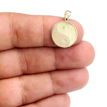 Load image into Gallery viewer, New 14k solid yellow Gold yin ying yang taoist symbol Pendant jewelry 0.62" 1.3g
