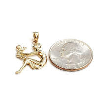 Load image into Gallery viewer, New 14k yellow Gold mother mom and baby newborn Pendant gift fine jewelry 2.4g
