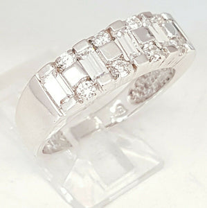 14k white Gold woman's ring size 8 with cubic zirconia fine jewelry 4.2g