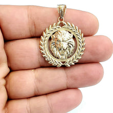 Load image into Gallery viewer, 14k yellow Gold round lion Leo head face Pendant charm gift fine jewelry 4.3g
