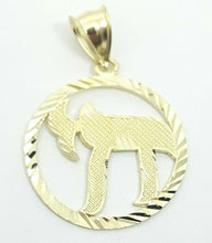 Load image into Gallery viewer, New 10k yellow gold round chai Jewish kabbalah god pendant 0.95" religious 2.4g
