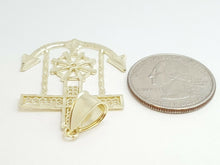 Load image into Gallery viewer, New 10k yellow solid Gold anchor and wheel Pendant charm fine gift jewelry 3.6g
