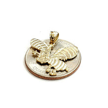Load image into Gallery viewer, New 14k yellow Gold solid honey bee Pendant charm gift fine jewelry 1.8g
