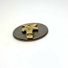 Load image into Gallery viewer, New 14k yellow solid Gold flower Pendant charm gift fine jewelry for female 1.5g
