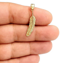 Load image into Gallery viewer, New 14k Yellow Gold solid feather Pendant Unisex gift fine jewelry 1.1g
