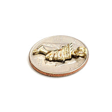 Load image into Gallery viewer, 10k yellow Gold tiny Egyptian queen Nefertiti head Pendant fine jewelry 0.9g
