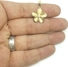 Load image into Gallery viewer, New 14k yellow Gold Hawaiian flower pendant cubic zirconia fine jewelry 1.9g

