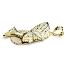 Load image into Gallery viewer, 10k yellow solid Gold Egyptian queen Nefertiti head Pendant fine jewelry 6.4g
